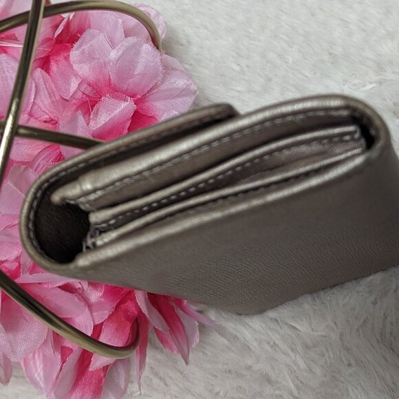 Gucci Lovely Interlocking Hearts Metallic Tan Long Leather Wallet - Picture 8 of 10